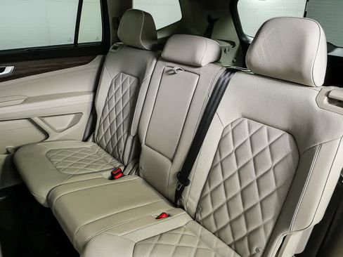 Certified 2025 Volkswagen Atlas SEL Premium R-Line image 20