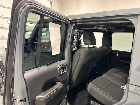 Used 2025 Jeep Wrangler Unlimited Sahara AWD/4WD image 31