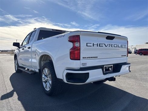 Used 2020 Chevrolet Silverado 1500 Custom w/ Custom Value Package image 3