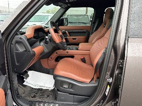 Used 2025 Land Rover Defender 110 AWD/4WD image 9