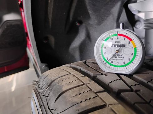 Used 2025 Toyota RAV4 XLE w/ Convenience Package image 30