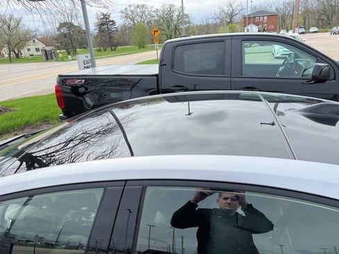 Used 2024 Toyota Prius XLE FWD image 6