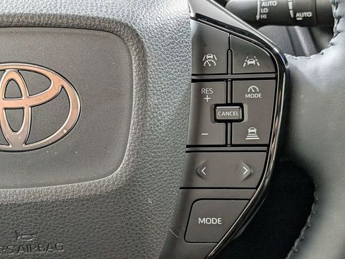 Used 2025 Toyota Prius XLE FWD image 15