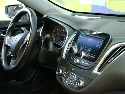 Used 2019 Chevrolet Malibu LT image 10