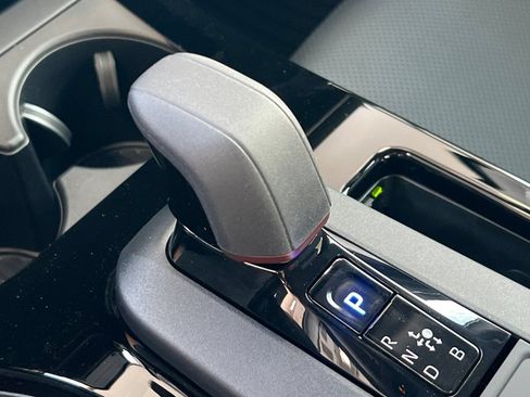 Used 2026 Toyota Prius Plug-In Hybrid FWD image 18