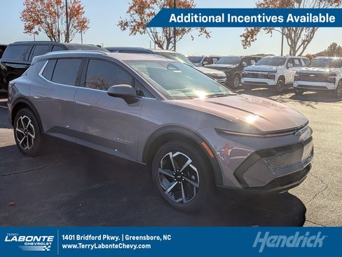 New 2026 Chevrolet Equinox EV LT image 1