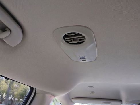 Used 2021 Chrysler Voyager Lxi image 22