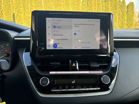 Used 2025 Toyota Corolla LE image 25