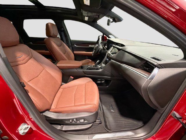 Used 2025 Cadillac XT5 Sportv w/ Technology Package AWD/4WD image 25