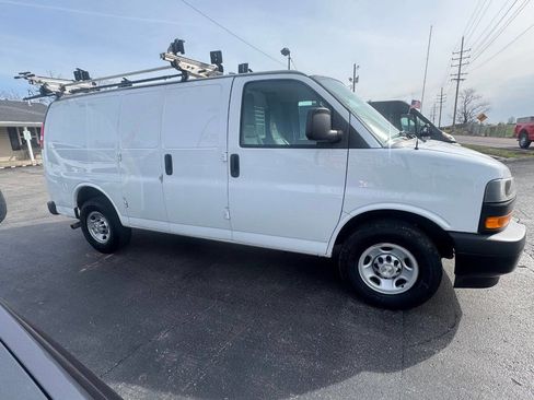 Used 2021 Chevrolet Express 3500 w/ Driver Convenience Package image 5