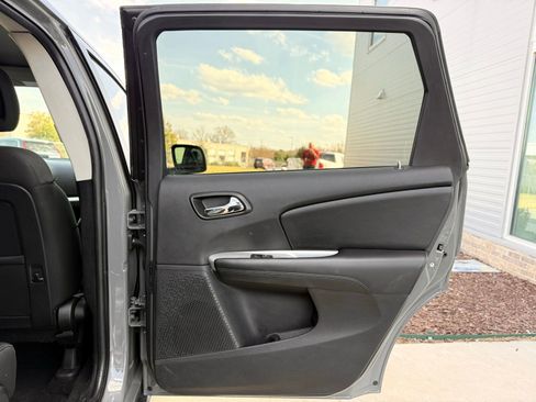 Used 2020 Dodge Journey SE w/ SE Popular Equipment Group image 21