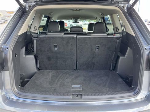 Certified 2025 Volkswagen Atlas SE image 12