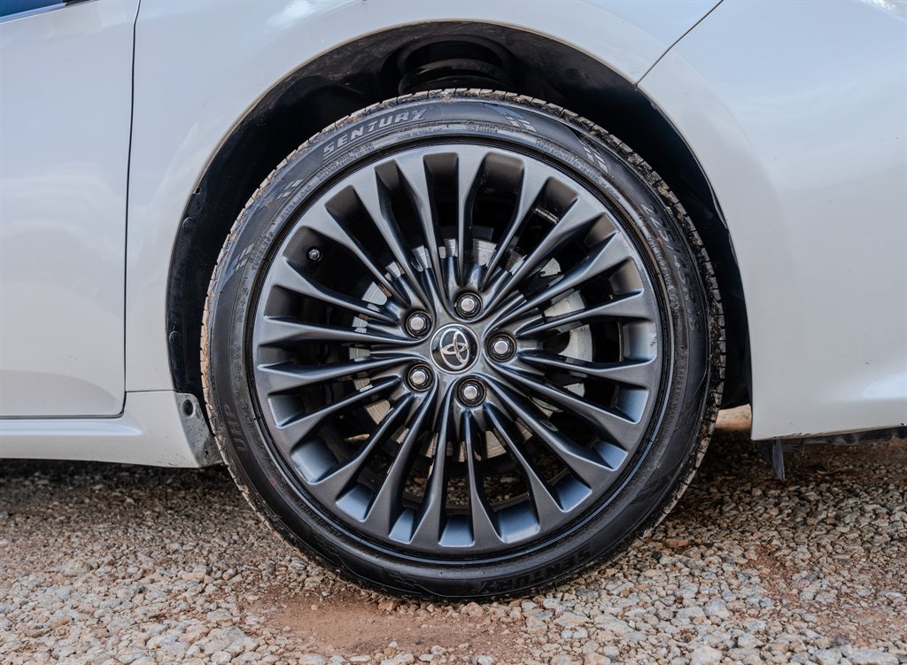 Used 2018 Toyota Avalon Touring w/ Carpet Mat Package FWD image 13