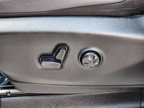 Used 2024 Chrysler Pacifica Limited FWD image 14