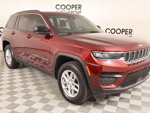Used 2024 Jeep Grand Cherokee Laredo X image 1