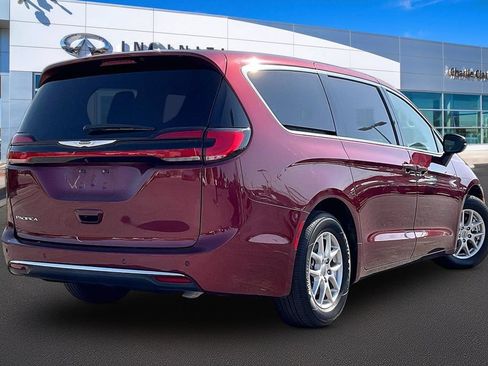 Used 2023 Chrysler Pacifica Touring-L FWD image 2