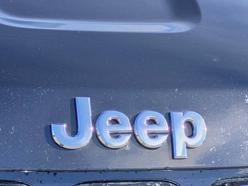 Used 2018 Jeep Grand Cherokee Limited AWD/4WD image 15