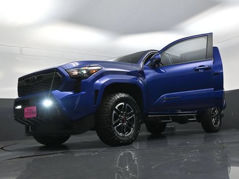 Used 2025 Toyota Tacoma TRD Sport AWD/4WD image 27