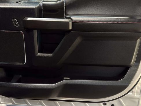 Used 2019 Ford F150 Lariat w/ Equipment Group 502A Luxury AWD/4WD image 8