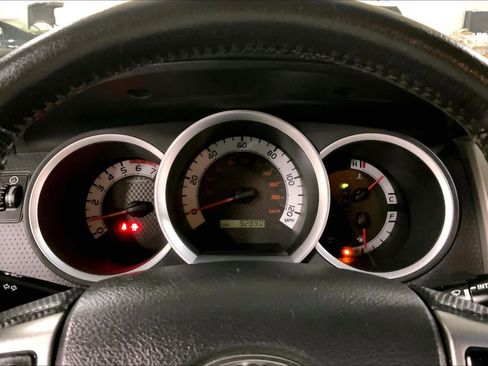 Used 2013 Toyota Tacoma 4x4 Access Cab V6 w/ TRD Off-Road Pkg image 26