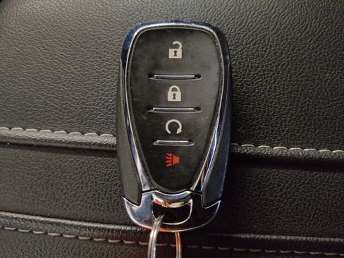 Used 2025 Chevrolet Blazer LT FWD image 32