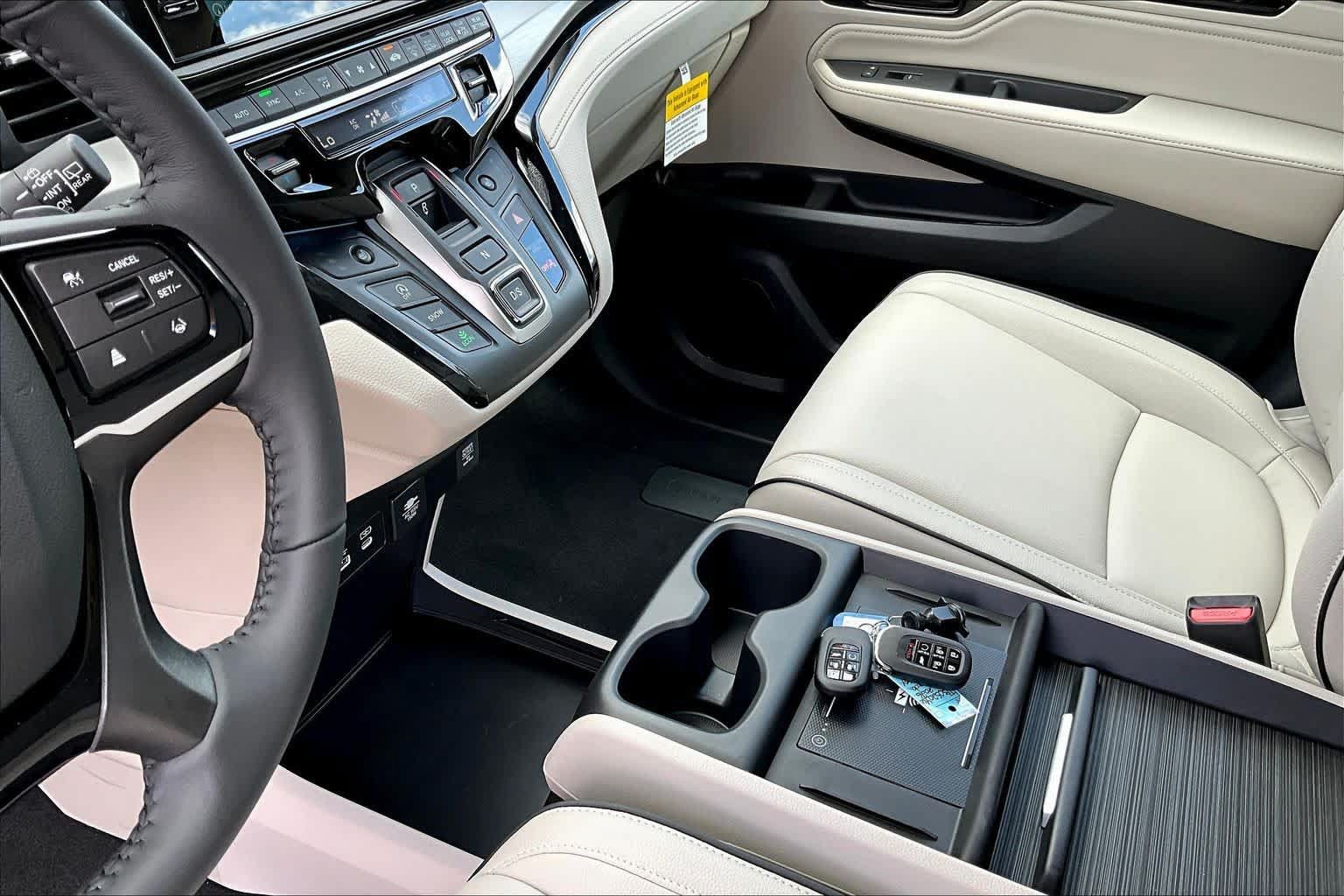 New 2026 Honda Odyssey Touring image 7