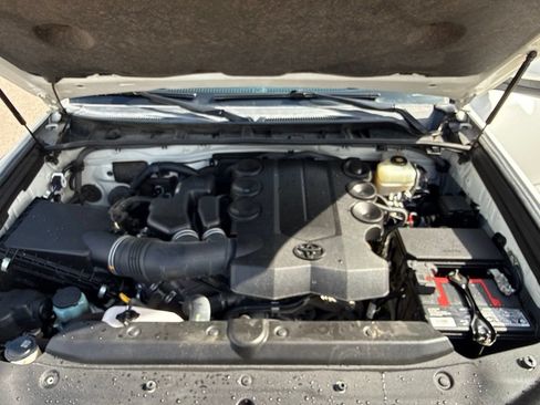 Used 2020 Toyota 4Runner SR5 AWD/4WD image 26