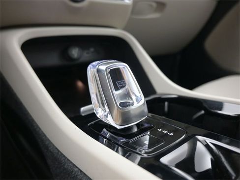 Used 2024 Volvo XC40 B5 Plus w/ Protection Package Premier image 11