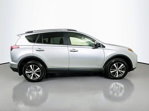 Used 2018 Toyota RAV4 XLE AWD/4WD image 8