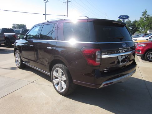 Used 2024 Ford Expedition Platinum AWD/4WD image 4