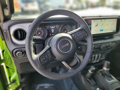 Used 2025 Jeep Wrangler Sport AWD/4WD image 17