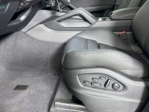 New 2026 Porsche Cayenne Coupe AWD/4WD image 13