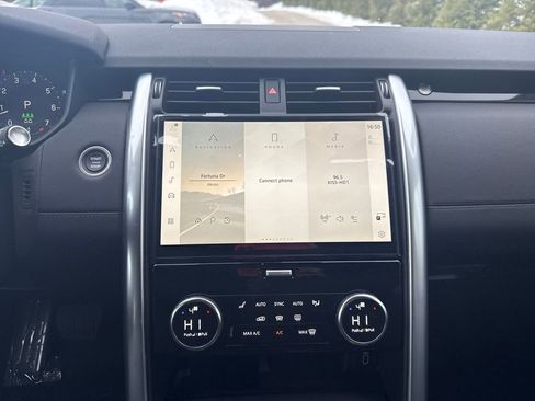 New 2026 Land Rover Discovery S AWD/4WD image 23