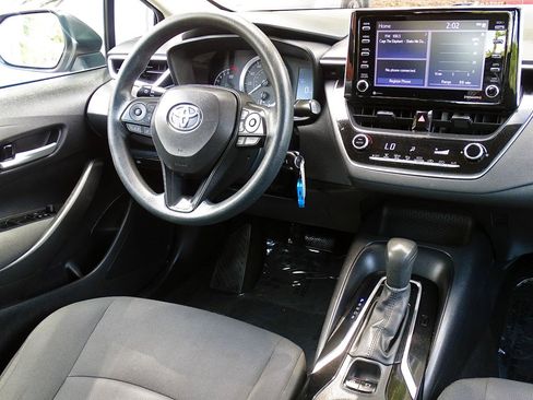 Used 2021 Toyota Corolla LE FWD image 32