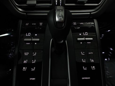 New 2026 Porsche Macan AWD/4WD image 31