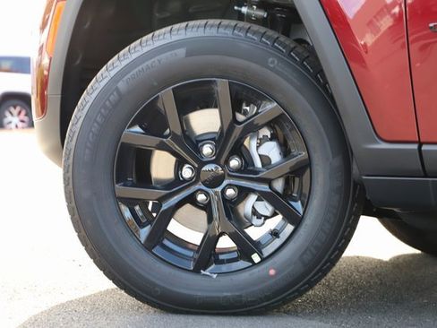 New 2025 Jeep Grand Cherokee Altitude image 2