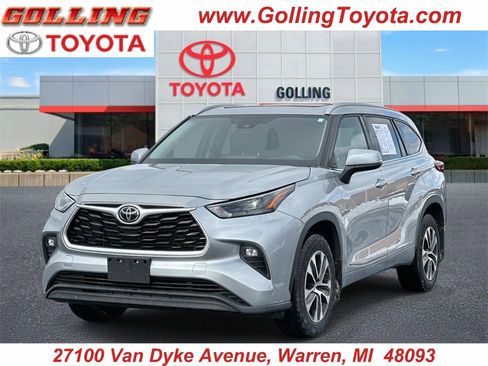 Used 2022 Toyota Highlander XLE image 1