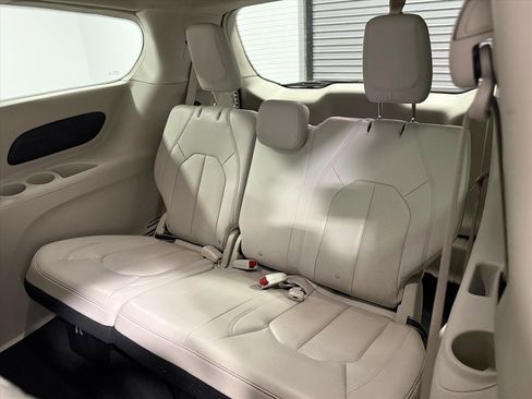 Used 2021 Chrysler Voyager Lxi image 15