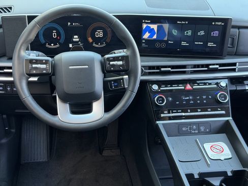 Certified 2025 Hyundai Santa Fe SEL image 10