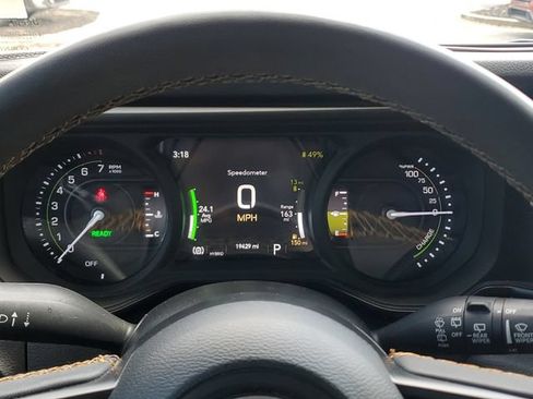 Used 2024 Jeep Wrangler Unlimited w/ Convenience Group AWD/4WD image 24