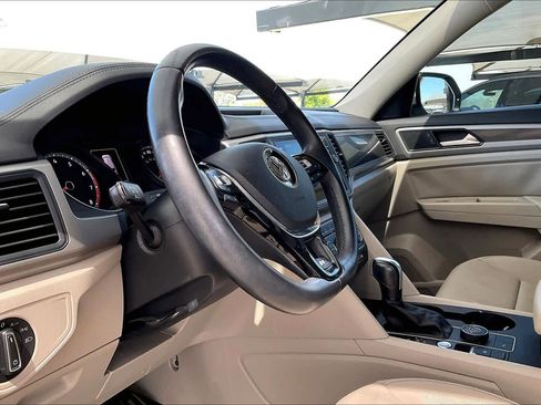 Used 2020 Volkswagen Atlas SE image 18