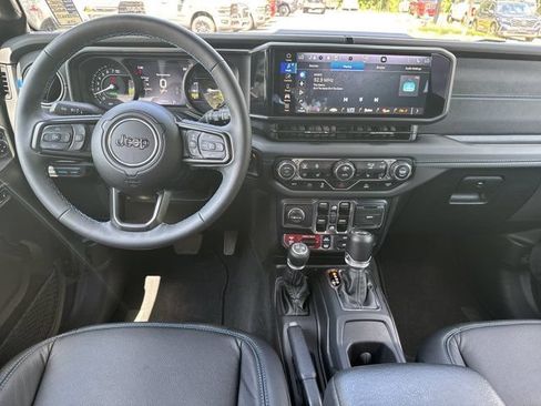 Certified 2025 Jeep Wrangler Unlimited Rubicon 4xe w/ Convenience Group AWD/4WD image 21