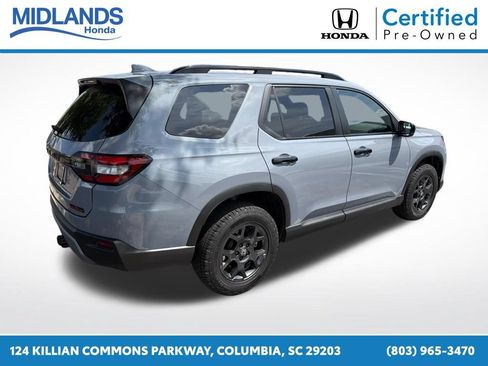 Used 2025 Honda Pilot TrailSport image 4