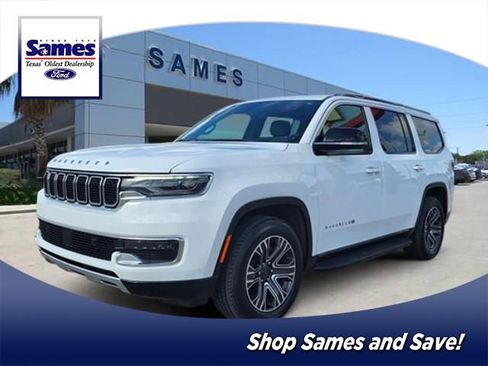 Used 2024 Jeep Wagoneer Series II w/ Flexible Seating Group RWD image 1