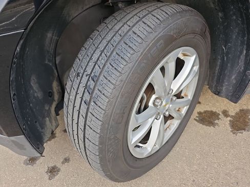 Used 2017 Chevrolet Equinox LT image 28