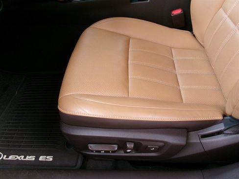 Used 2016 Lexus ES 350 w/ Luxury Package w/Wood Trim FWD image 13