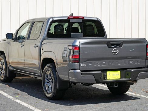 Used 2025 Nissan Frontier SV w/ SV Convenience Package RWD image 43