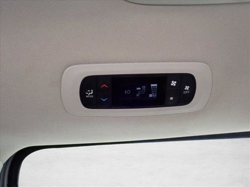 Used 2021 Chrysler Voyager Lxi FWD image 10