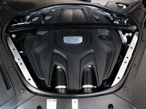 Used 2018 Porsche Panamera 4S image 32
