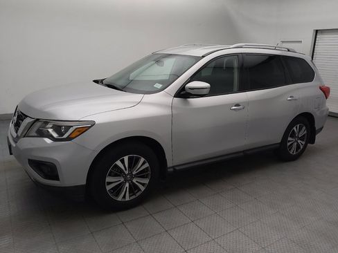 Used 2017 Nissan Pathfinder SL w/ SL Tech Package FWD image 2